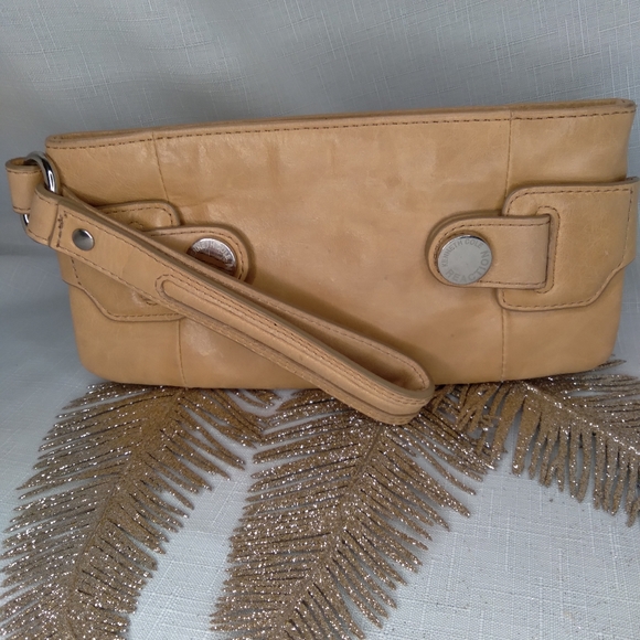 Kenneth Cole Reaction tan wristlet clutch - Picture 3 of 6
